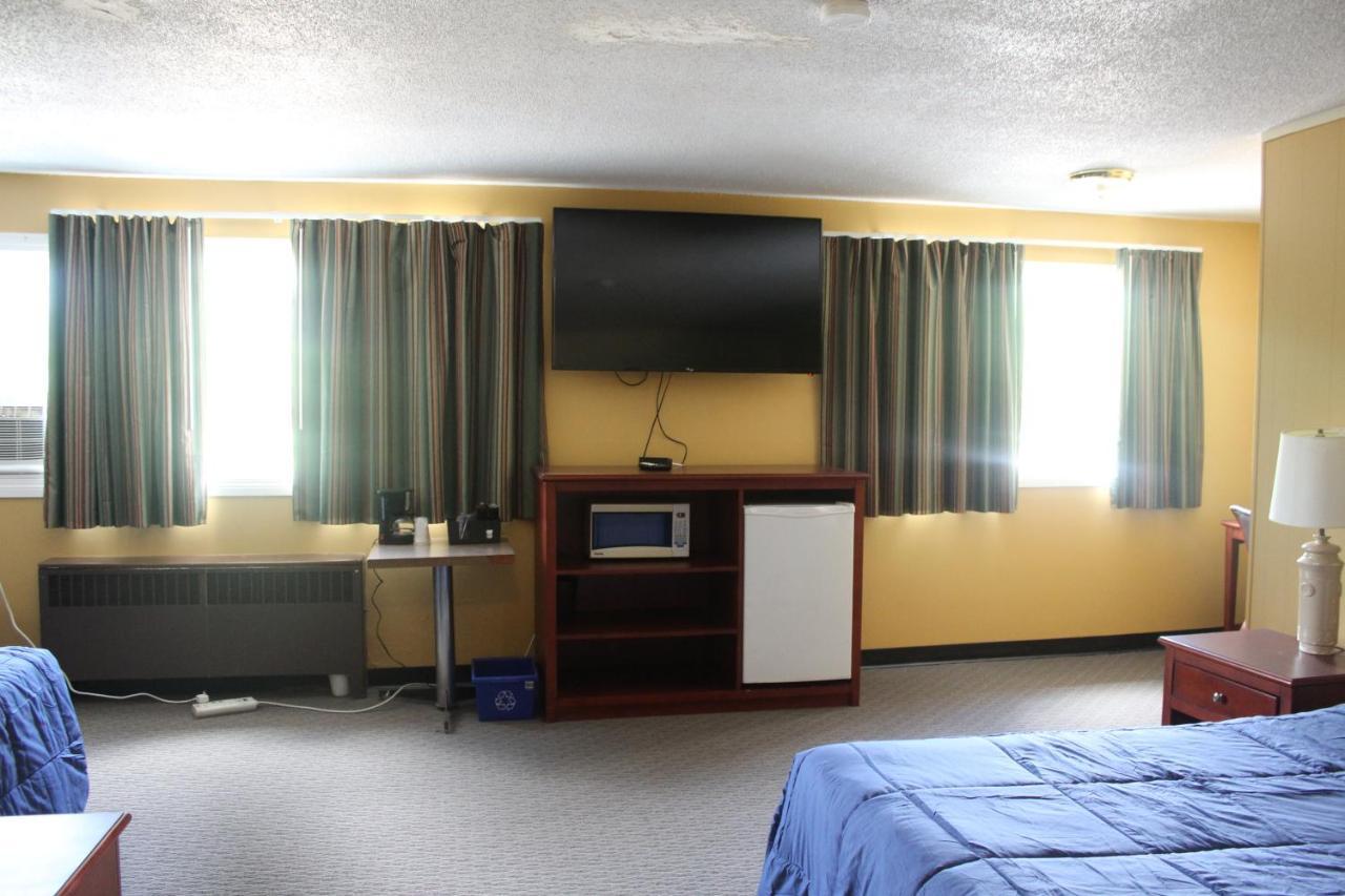 Esterhazy Motor Hotel Экстерьер фото