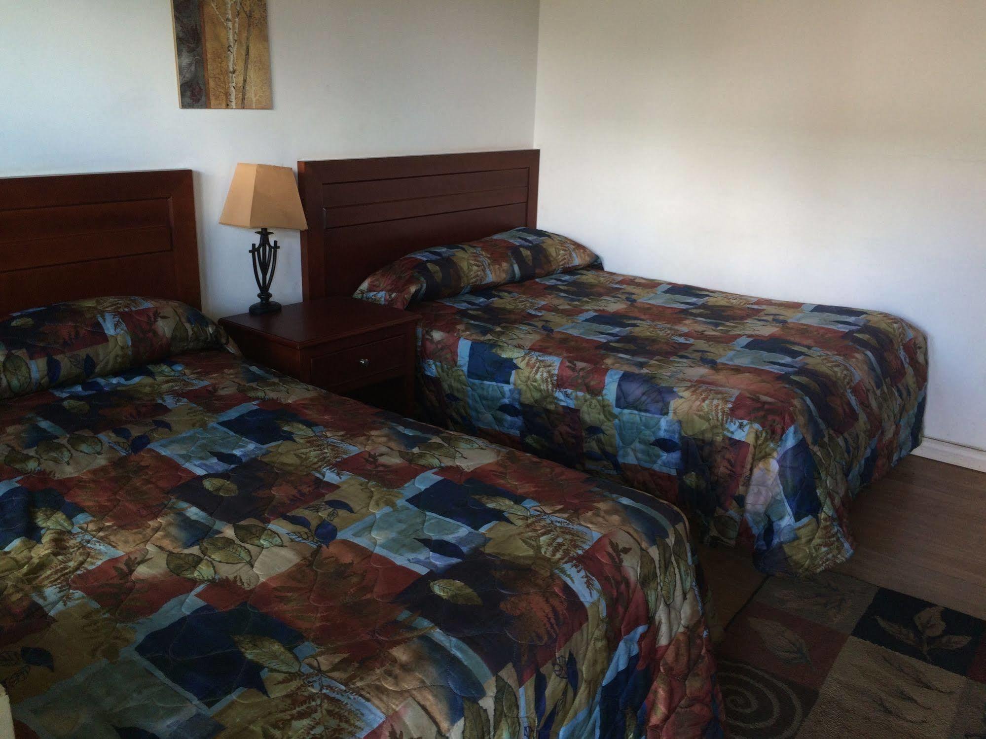 Esterhazy Motor Hotel Экстерьер фото